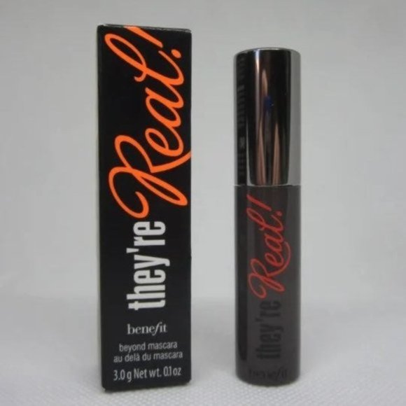 Benefit Bundle Set 5 Pieces - Picture 5 of 6